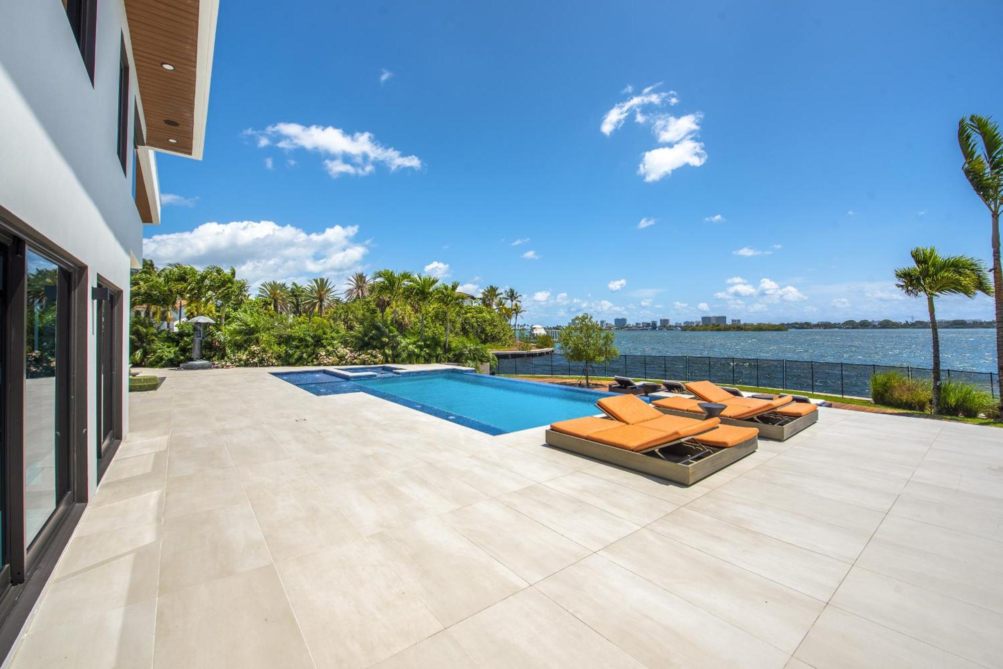 Indulge In Luxury Your Tranquil Resort Mansion Awaits In Vibrant Miami North Miami Exterior foto